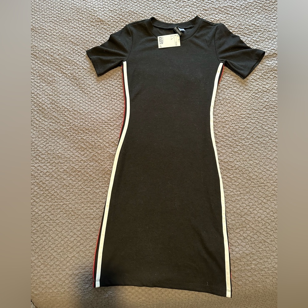 NWT Black with red and white side stripe Forever 21 knit dress, size 4